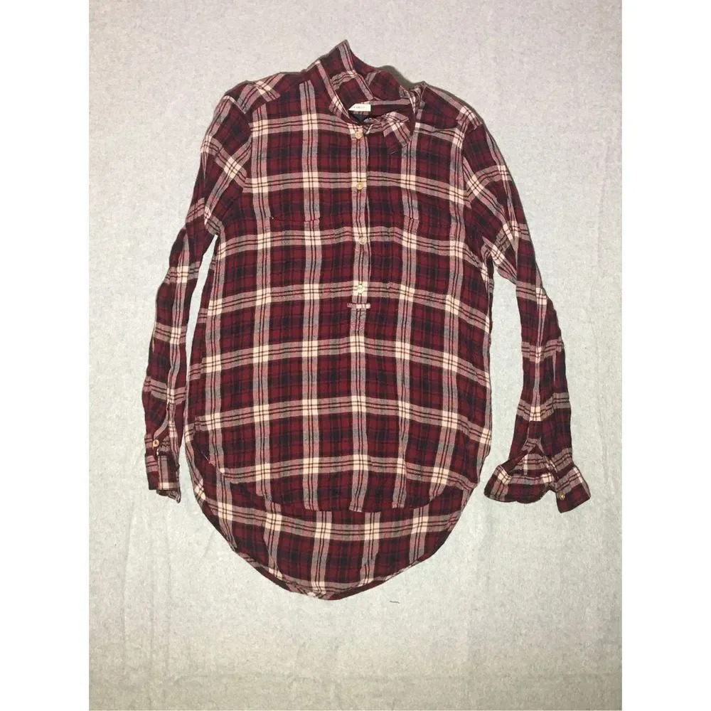 Womens American Eagle Button Up Size Medium Boyfriend Fit White Red Casual Basic